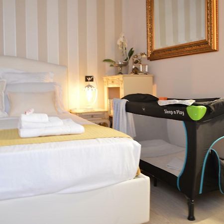 Historic Center - Elegant Apartment With Charming Antiques - Raffaello Inn 로마 외부 사진