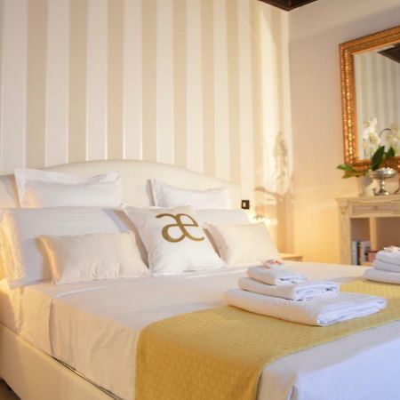 Historic Center - Elegant Apartment With Charming Antiques - Raffaello Inn 로마 외부 사진