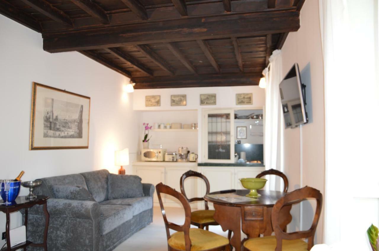 Historic Center - Elegant Apartment With Charming Antiques - Raffaello Inn 로마 외부 사진