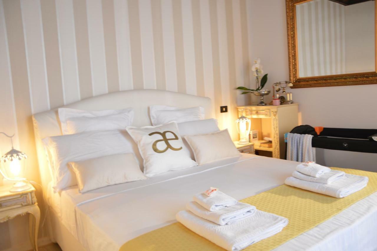 Historic Center - Elegant Apartment With Charming Antiques - Raffaello Inn 로마 외부 사진