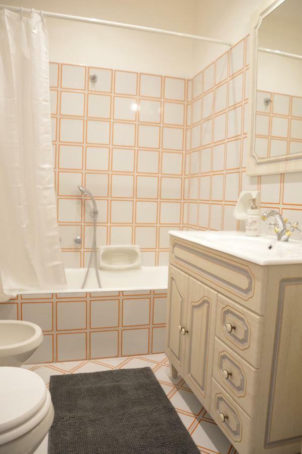 Historic Center - Elegant Apartment With Charming Antiques - Raffaello Inn 로마 외부 사진