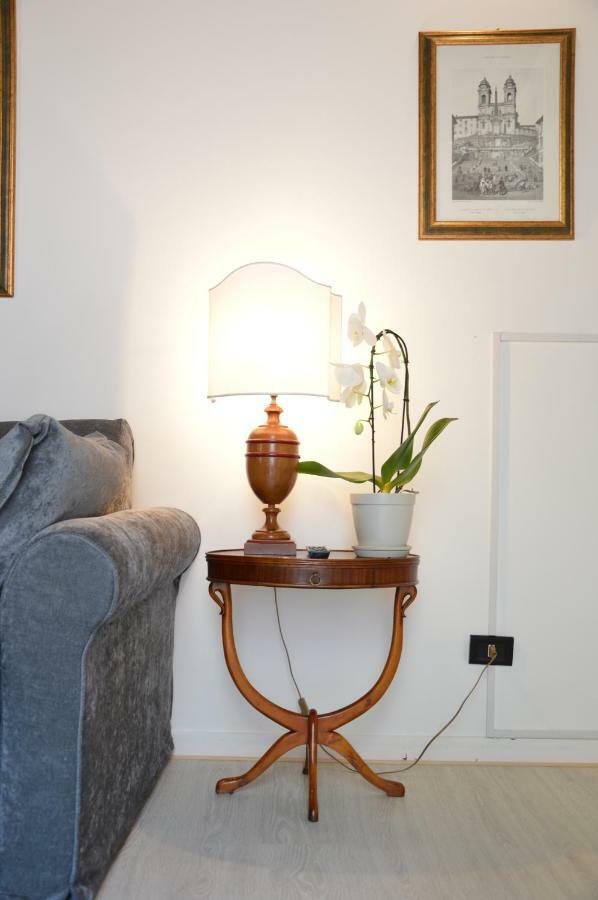 Historic Center - Elegant Apartment With Charming Antiques - Raffaello Inn 로마 외부 사진