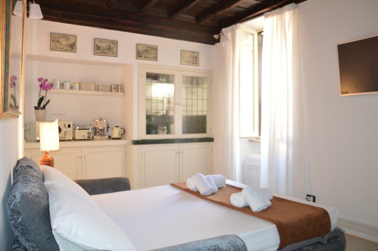 Historic Center - Elegant Apartment With Charming Antiques - Raffaello Inn 로마 외부 사진