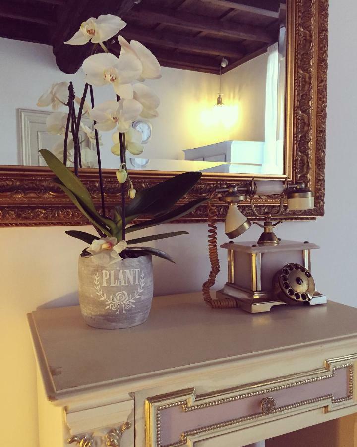 Historic Center - Elegant Apartment With Charming Antiques - Raffaello Inn 로마 외부 사진