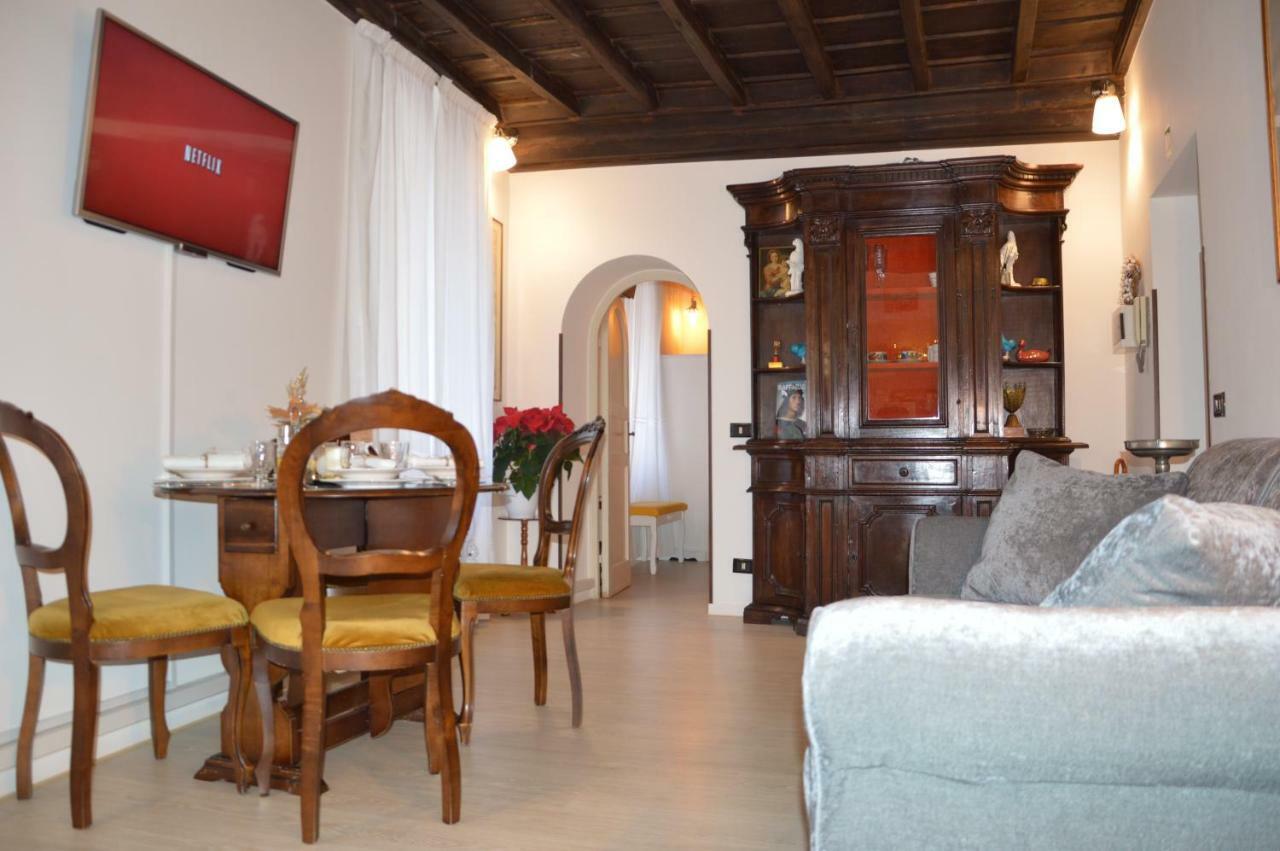 Historic Center - Elegant Apartment With Charming Antiques - Raffaello Inn 로마 외부 사진