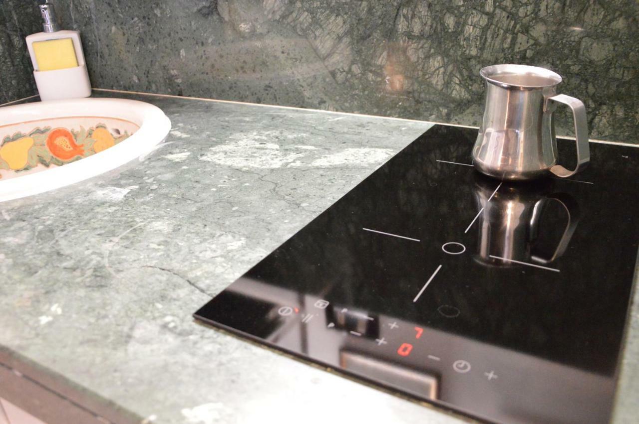 Historic Center - Elegant Apartment With Charming Antiques - Raffaello Inn 로마 외부 사진