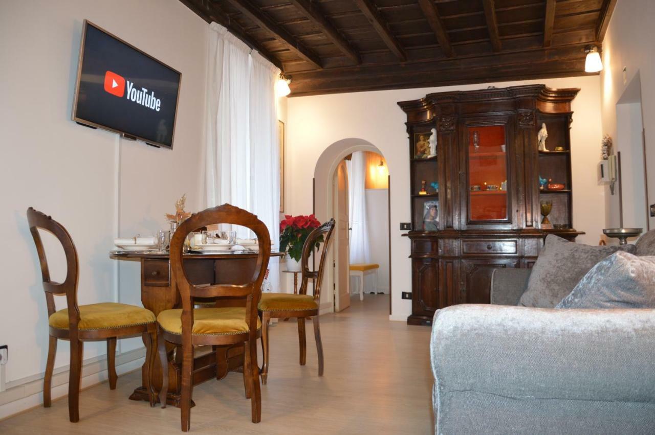 Historic Center - Elegant Apartment With Charming Antiques - Raffaello Inn 로마 외부 사진