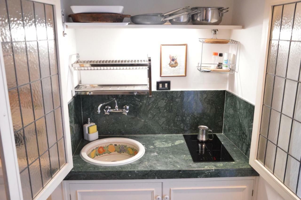 Historic Center - Elegant Apartment With Charming Antiques - Raffaello Inn 로마 외부 사진